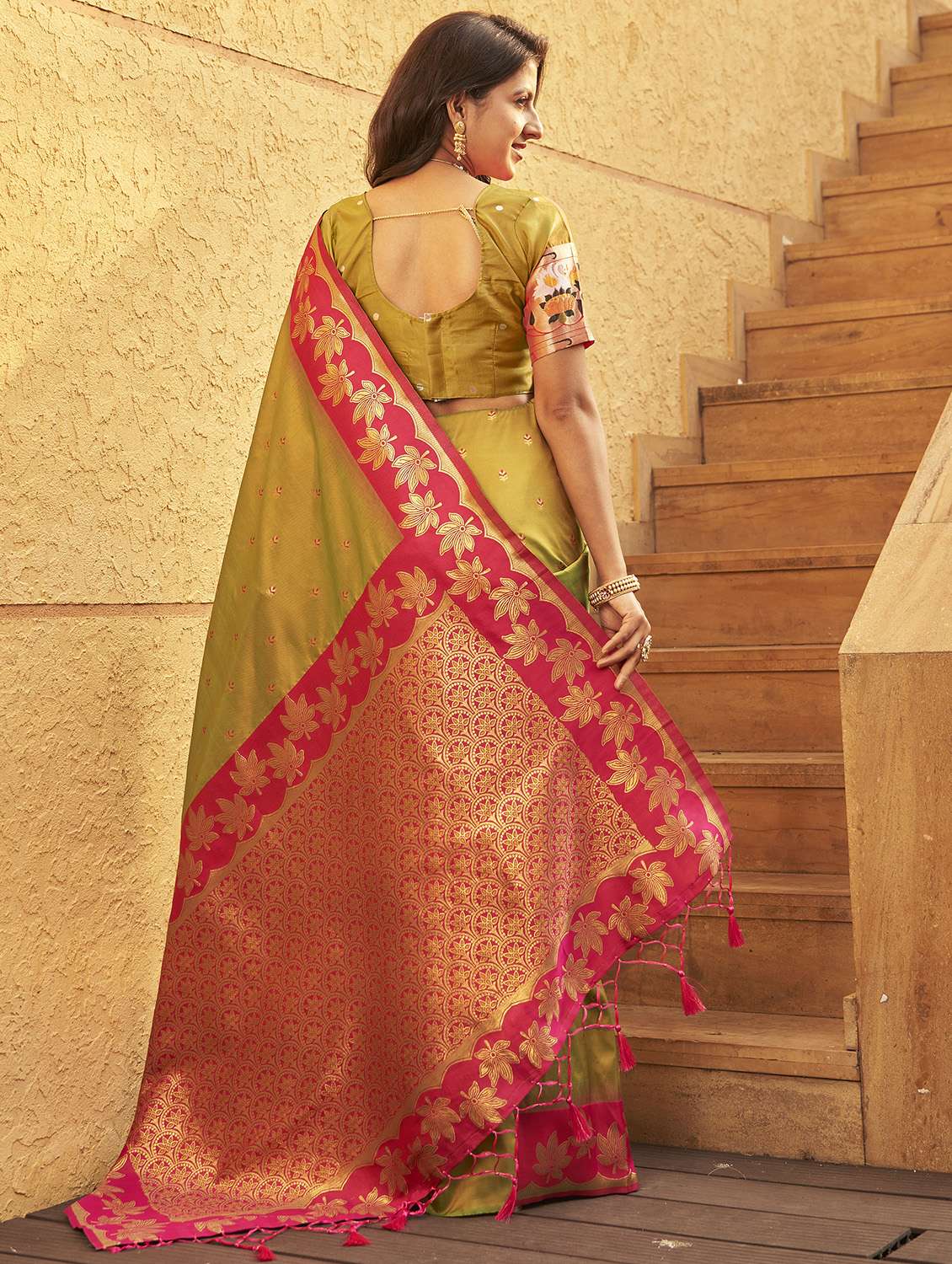 women self design banarasi saree with blouse - 22450351 -  Standard Image - 4