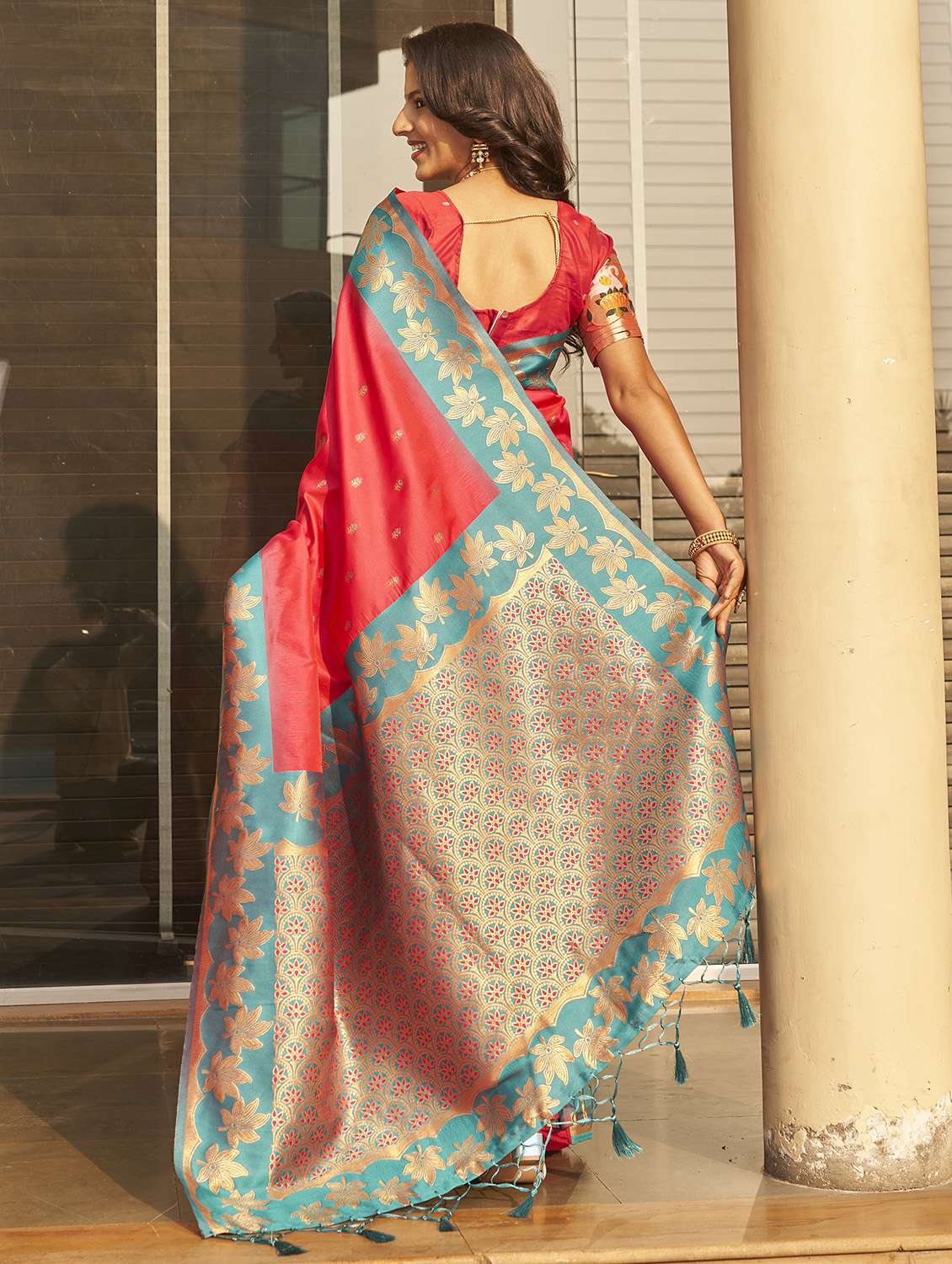 women self design banarasi saree with blouse - 22450352 -  Standard Image - 4