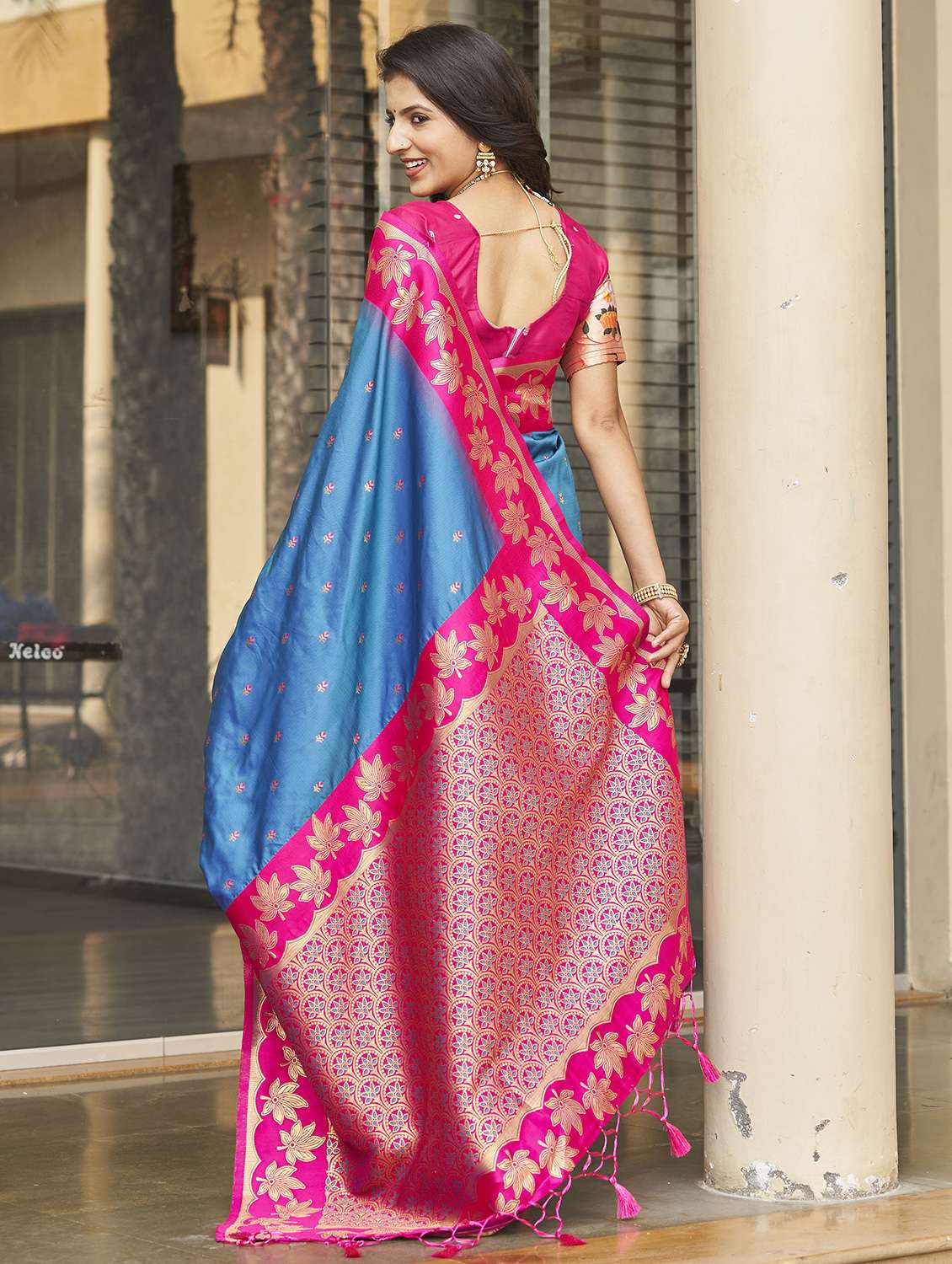 women self design banarasi saree with blouse - 22450353 -  Standard Image - 4