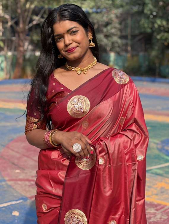 women self design banarasi saree with blouse - 22450360 -  Standard Image - 1