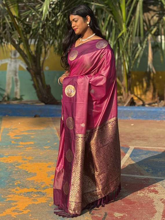 women self design banarasi saree with blouse