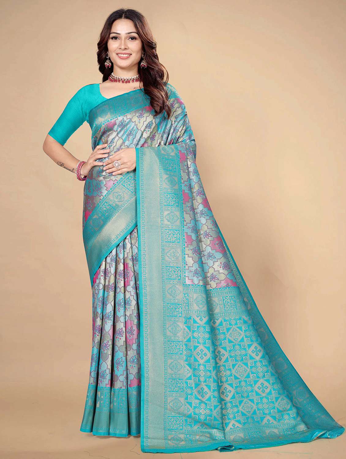 women self design kanjivaram saree with blouse