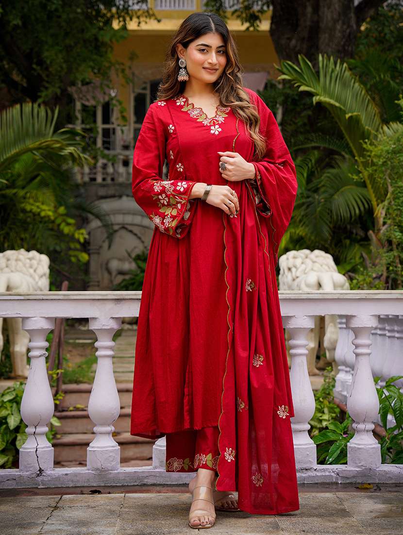 women red kurta pant set - 22451490 -  Standard Image - 1