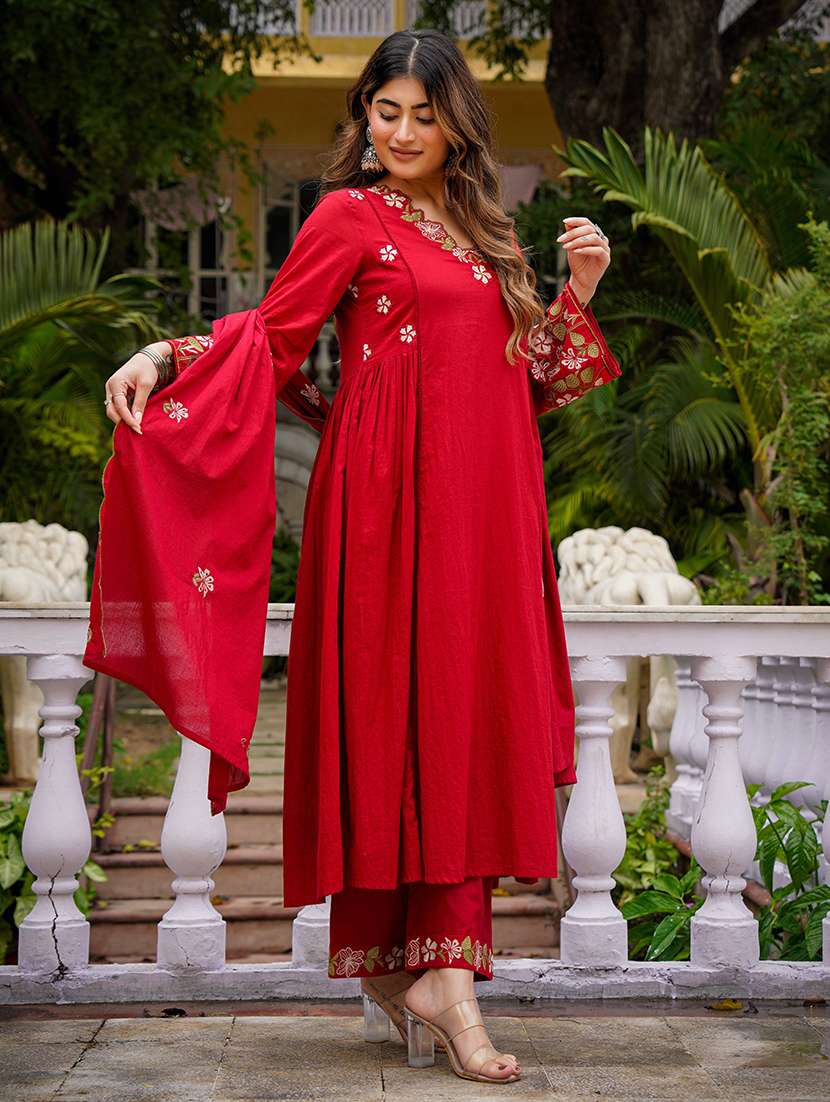 women red kurta pant set - 22451490 -  Standard Image - 6