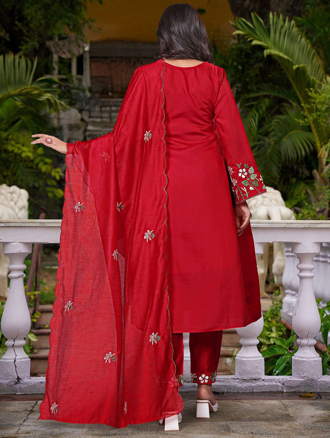 women red floral kurta pant set - 22451865 -  Standard Image - 4