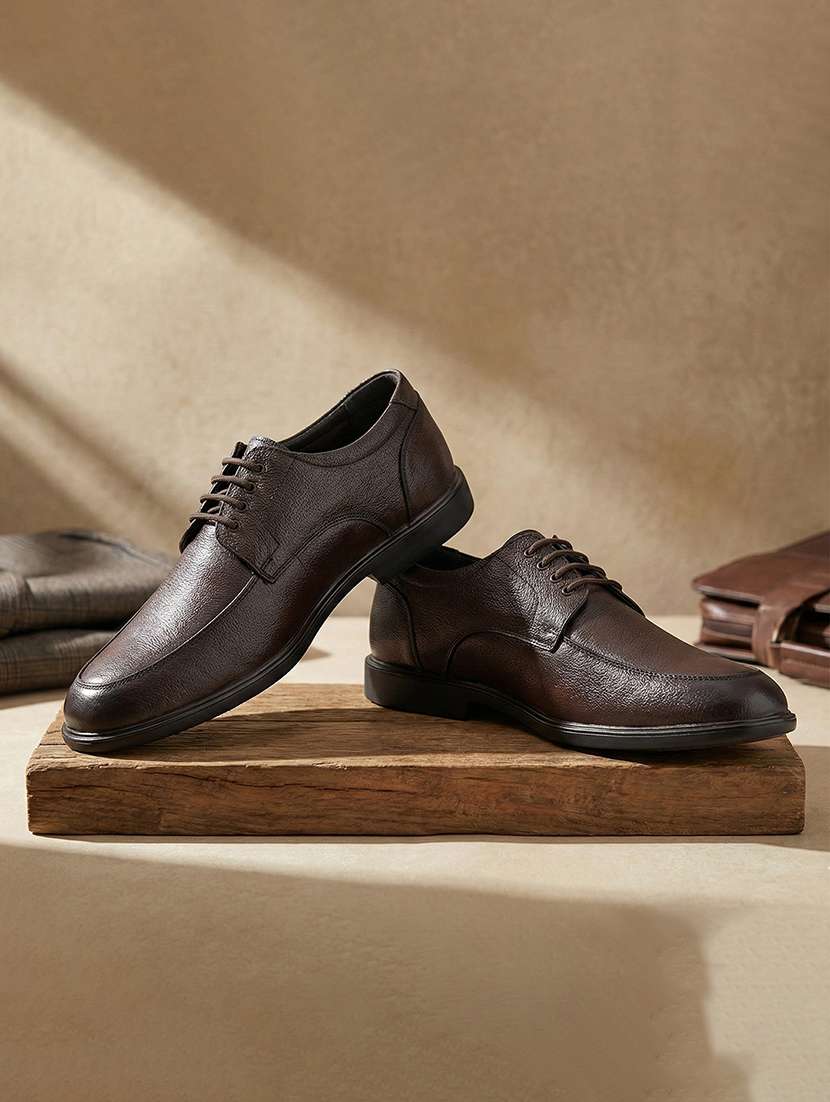 men solid lace up derby