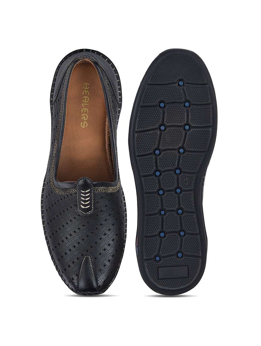 men black slip on jutis - 22452017 -  Standard Image - 4