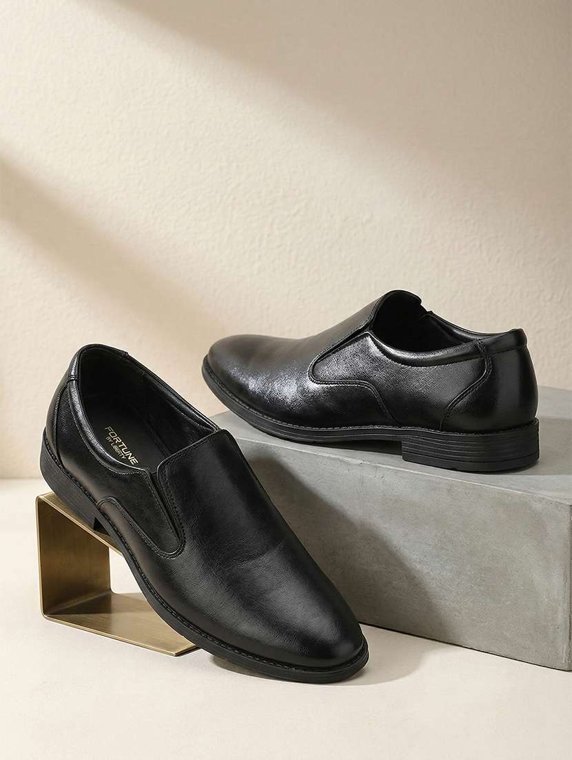 men solid slip on mocassin