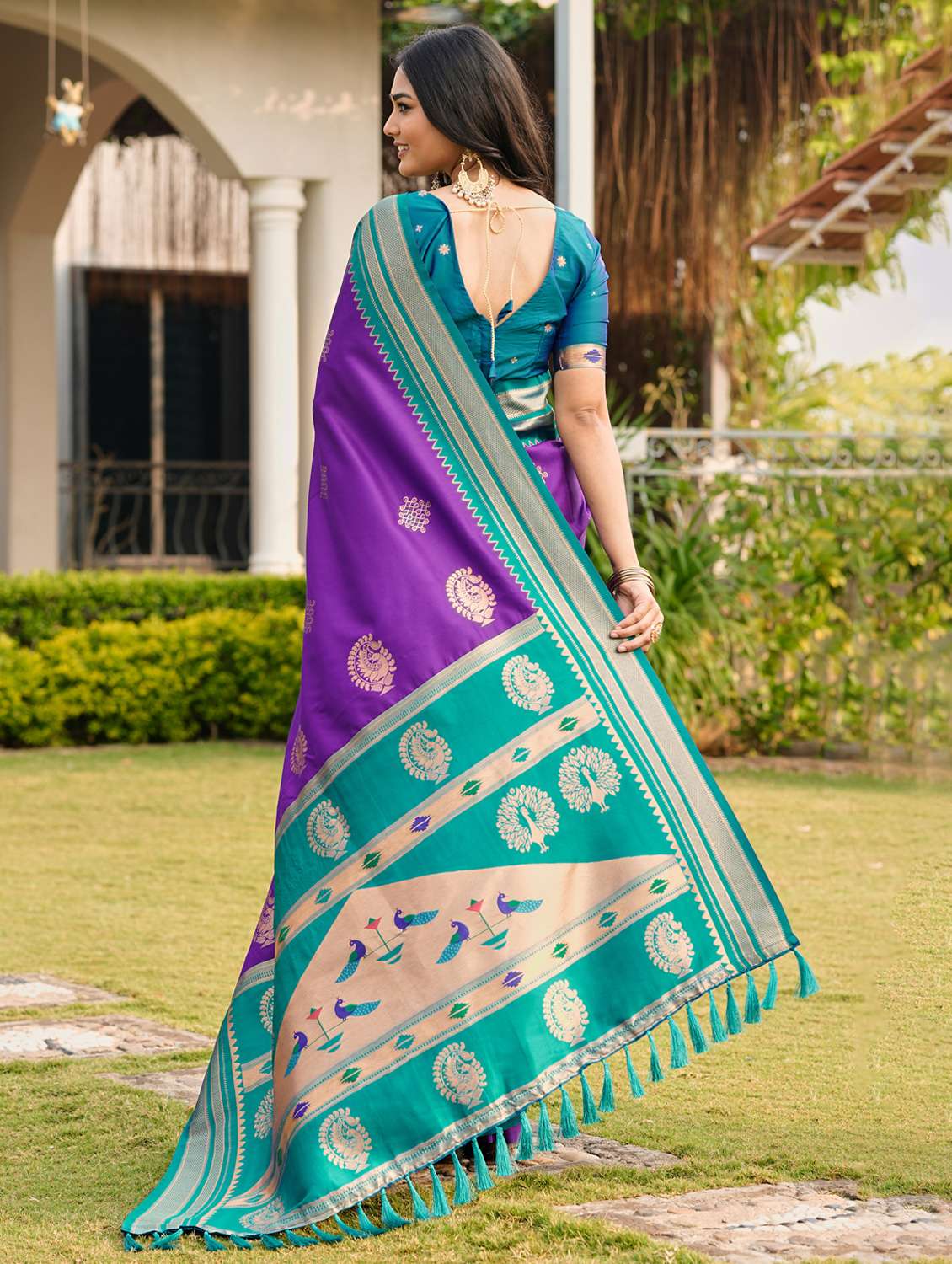 women self design paithani saree with blouse - 22452201 -  Standard Image - 4