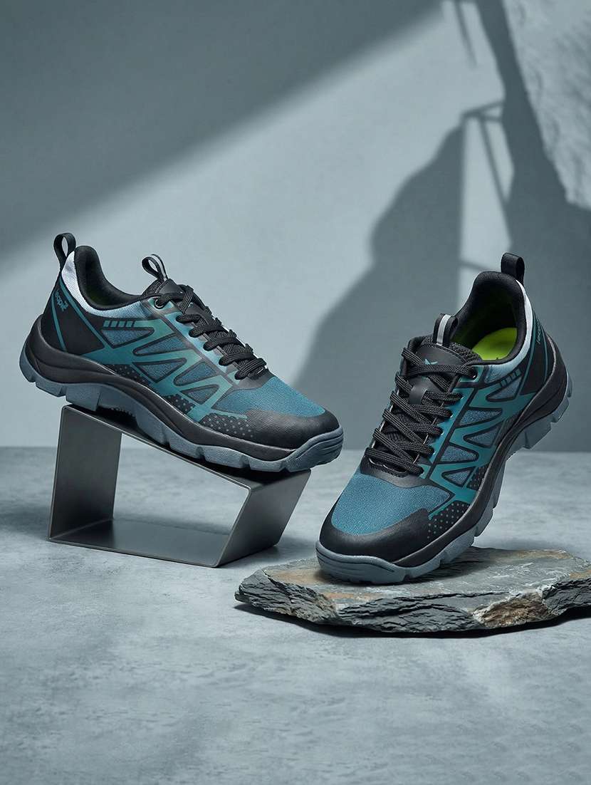 men blue lace-up sports shoe