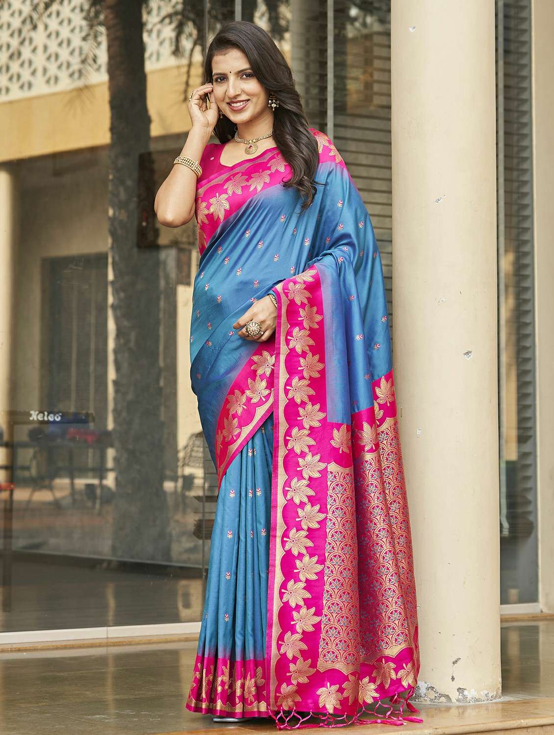 women self design banarasi saree with blouse