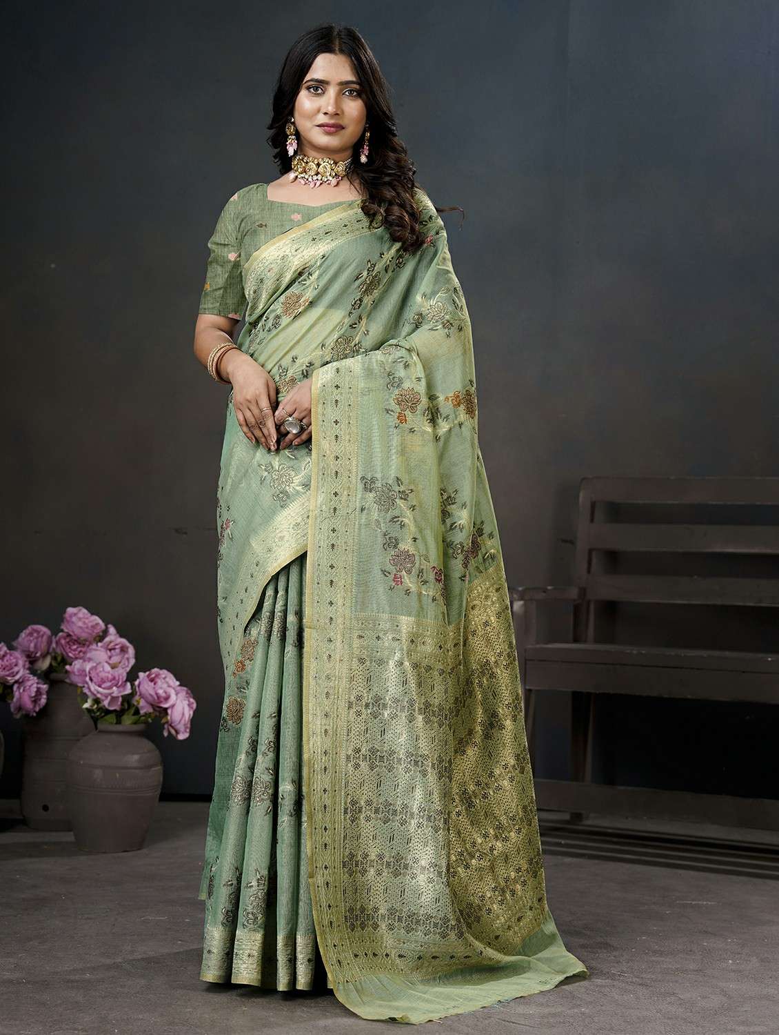 women self design banarasi saree with blouse