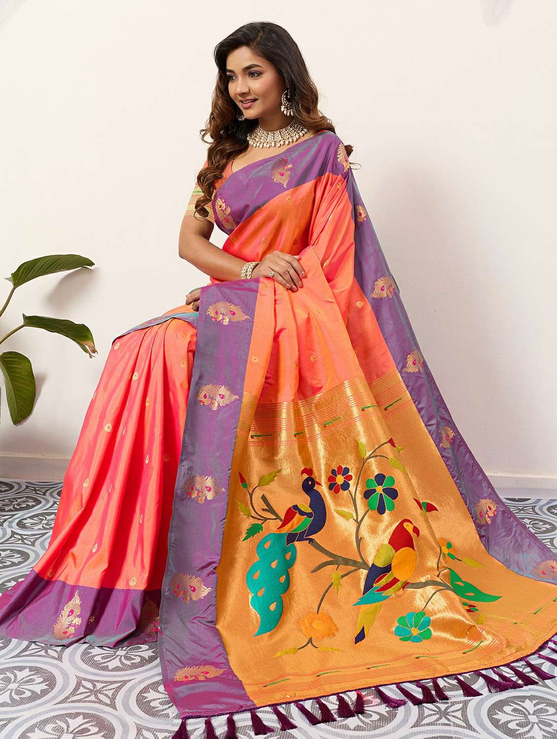women self design paithani saree with blouse - 22453685 -  Standard Image - 4