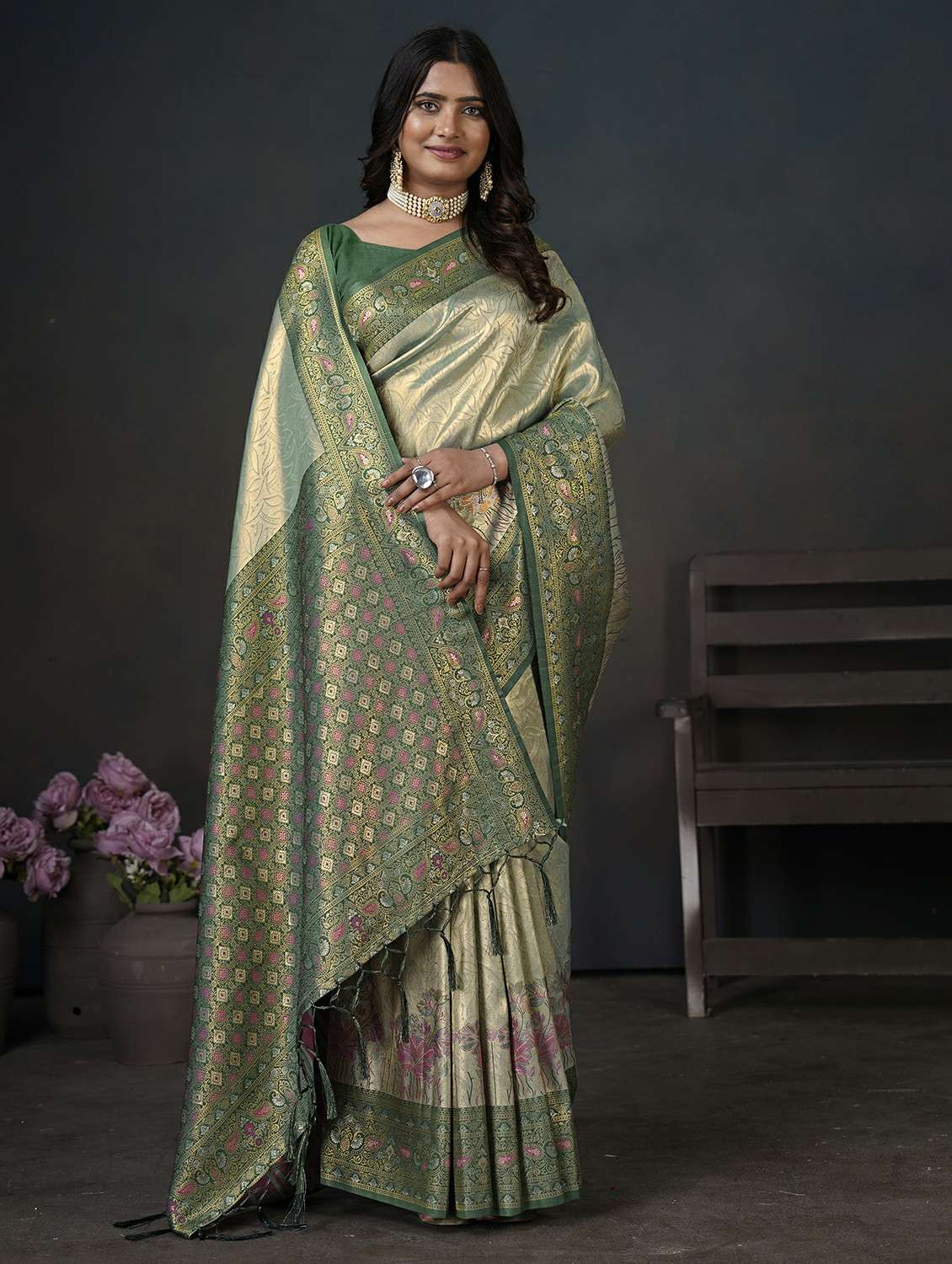 women self design banarasi saree with blouse - 22453692 -  Standard Image - 4