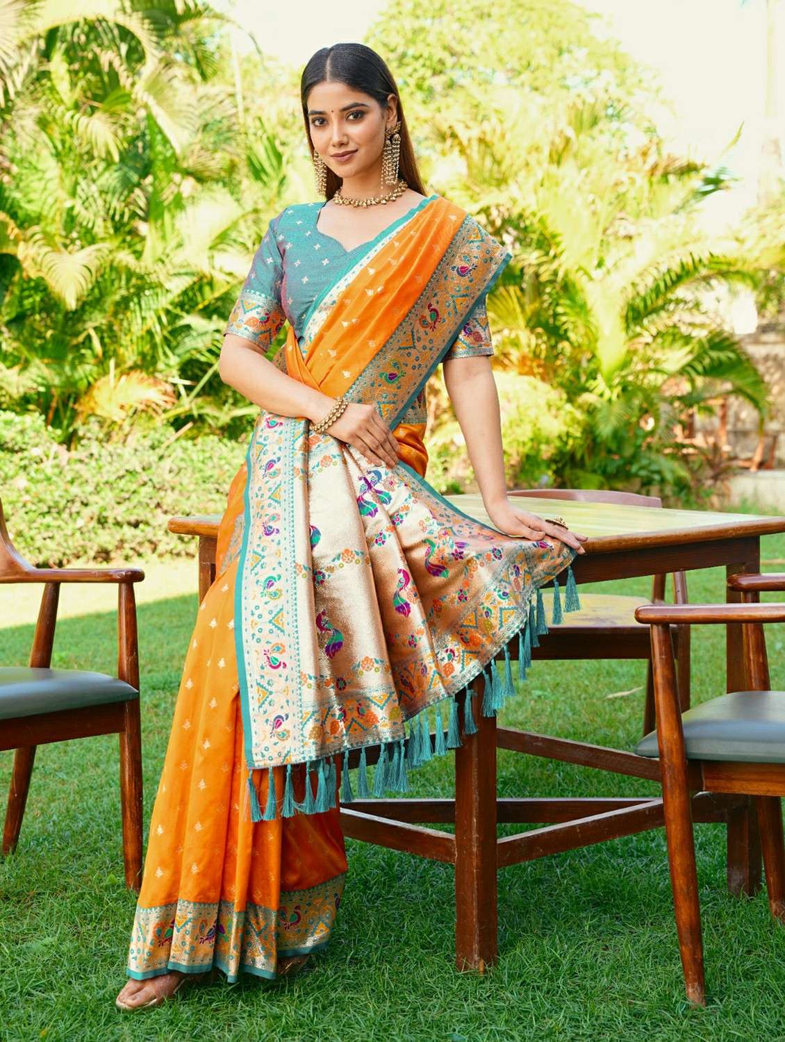 women self design paithani saree with blouse - 22453704 -  Standard Image - 4