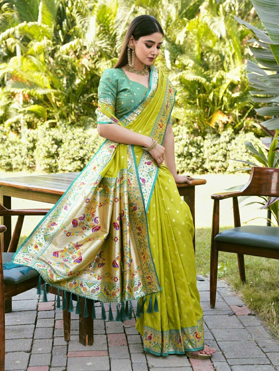 women self design paithani saree with blouse - 22453705 -  Standard Image - 4