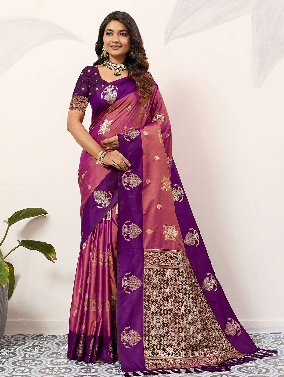 women self design banarasi saree with blouse