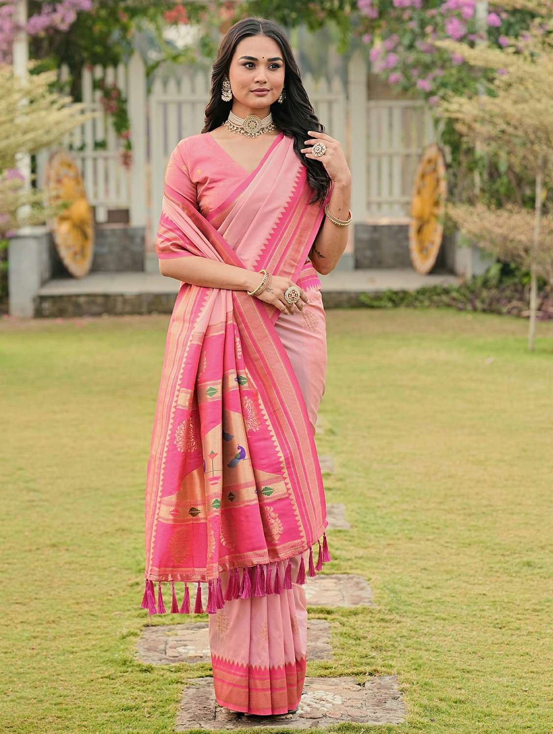 women self design paithani saree with blouse - 22453721 -  Standard Image - 4