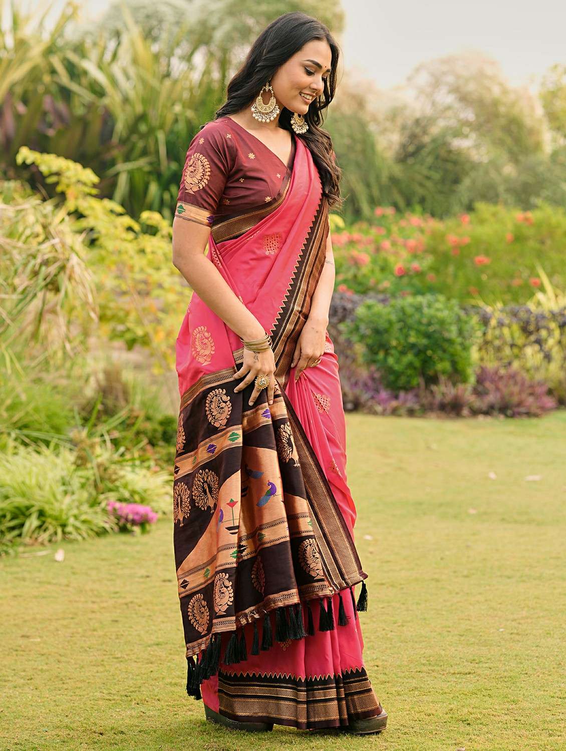 women self design paithani saree with blouse - 22453724 -  Standard Image - 4