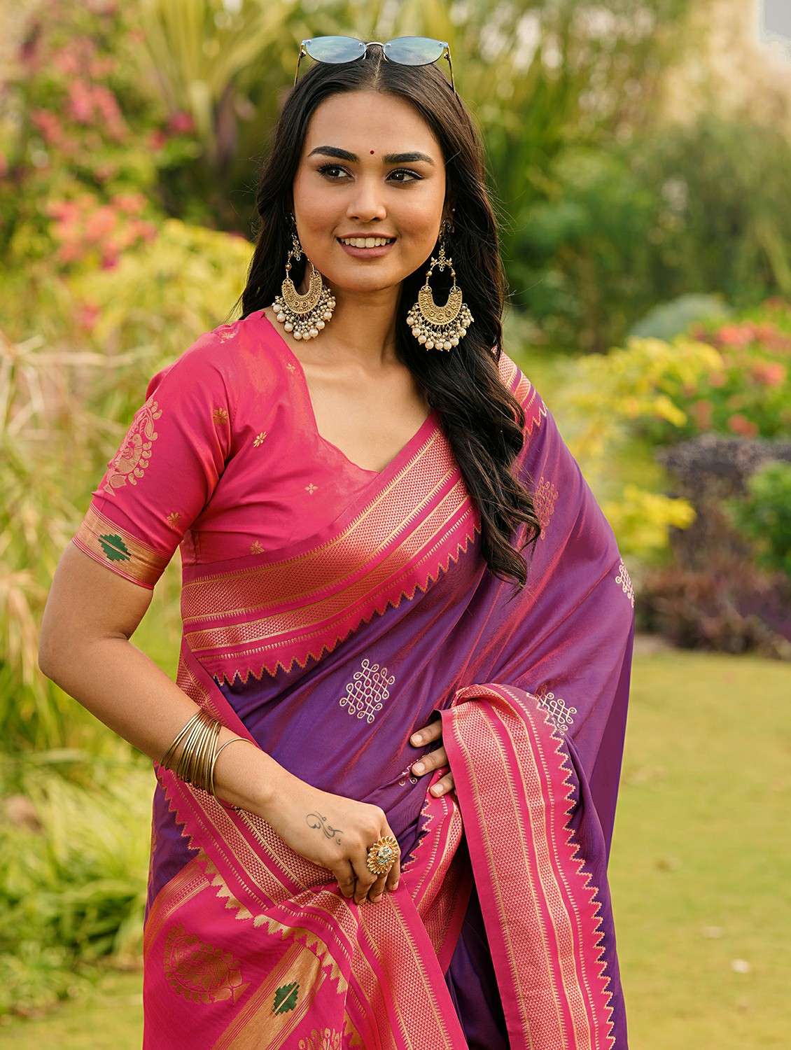 Women Self Design Paithani Saree With Blouse - 22453726 -  Standard Image - 1