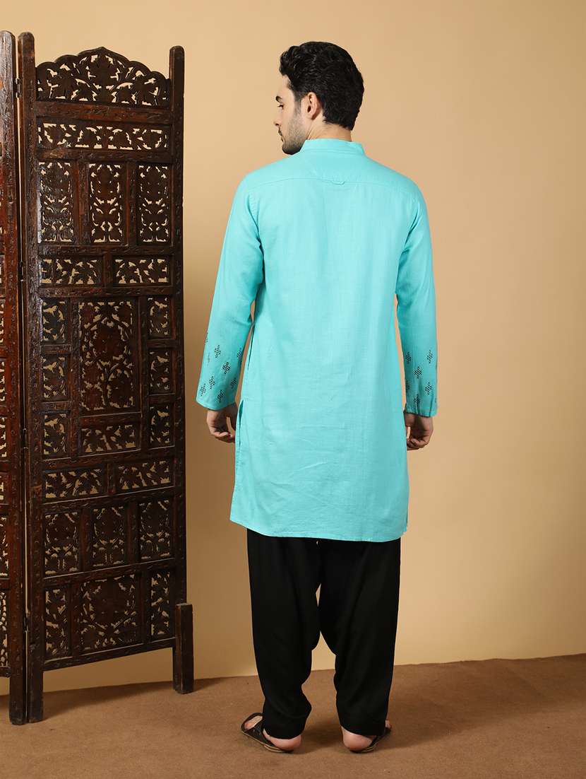 Men Embroidered Mandarin Neck Long Kurta - 22453733 -  Standard Image - 4