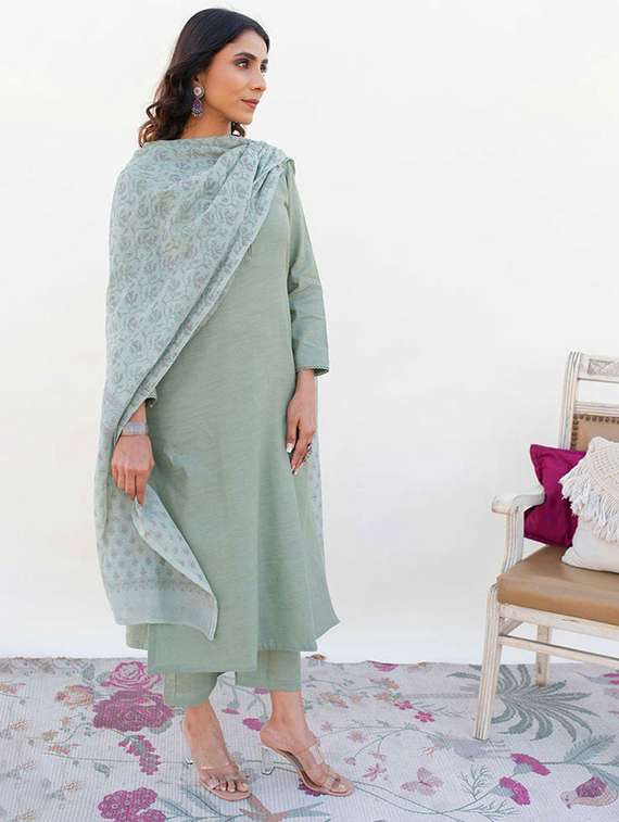 women green kurta pant set - 22453771 -  Standard Image - 1