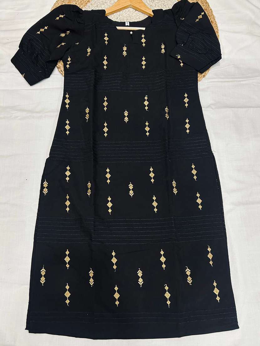 women black silk straight kurta - 22453778 -  Standard Image - 4