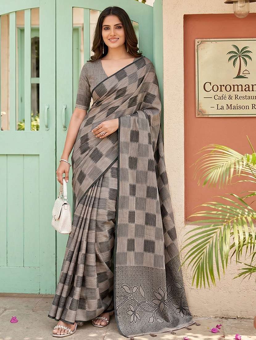 women checkered handloom saree with blouse - 22453896 -  Standard Image - 1