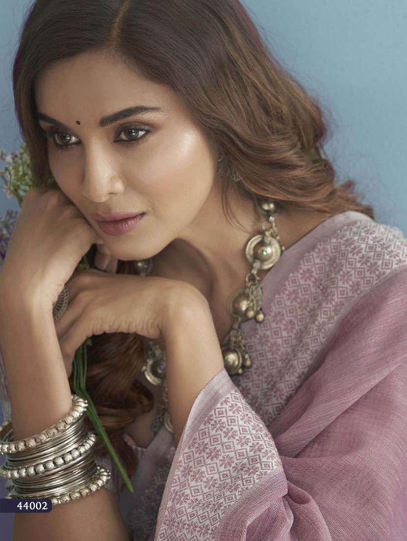 women solid with bordered handloom saree with blouse - 22453898 -  Standard Image - 1