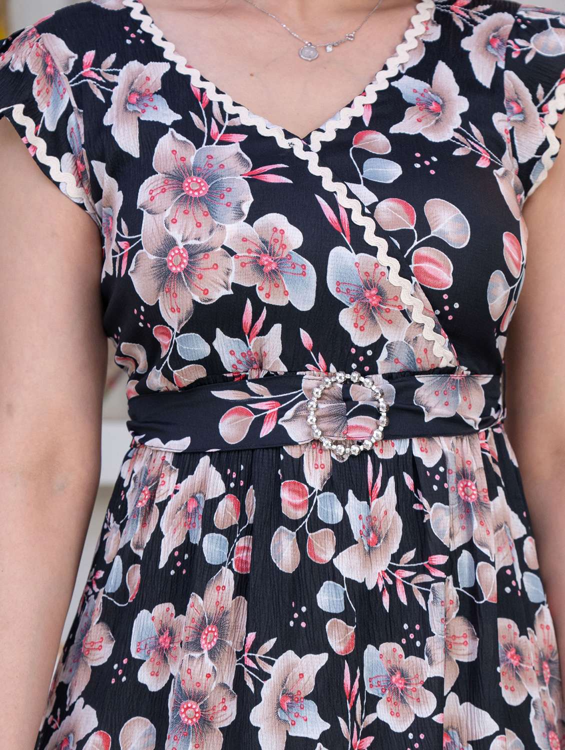 women black crepe gown dress - 22453933 -  Standard Image - 1