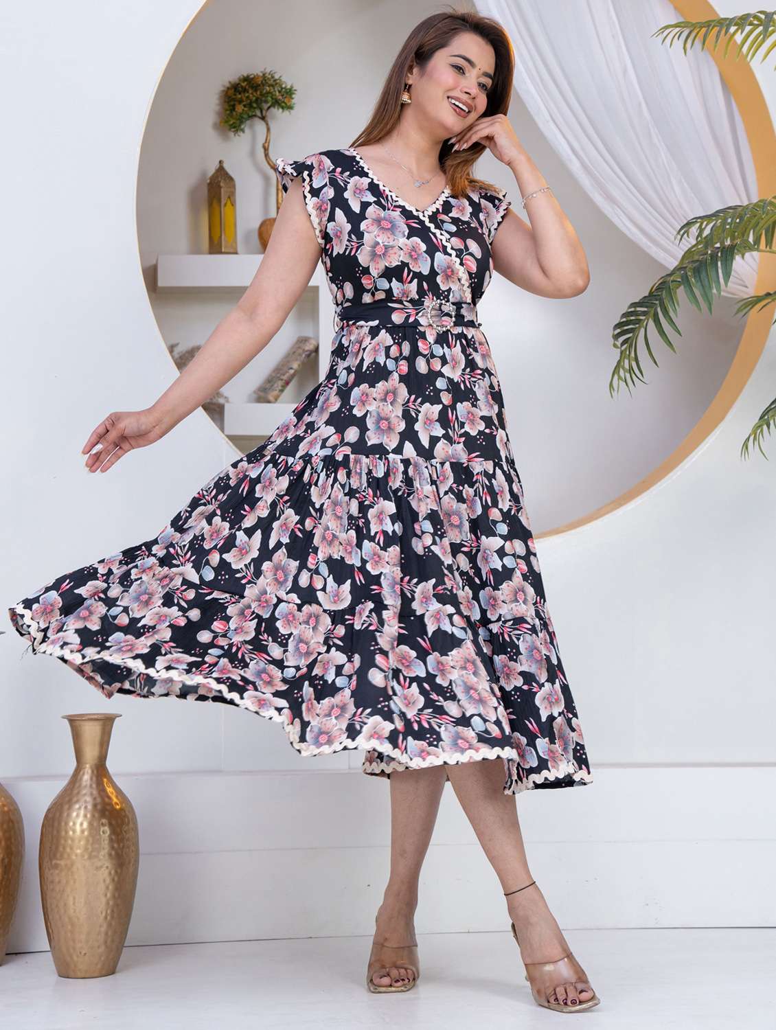 women black crepe gown dress - 22453933 -  Standard Image - 4