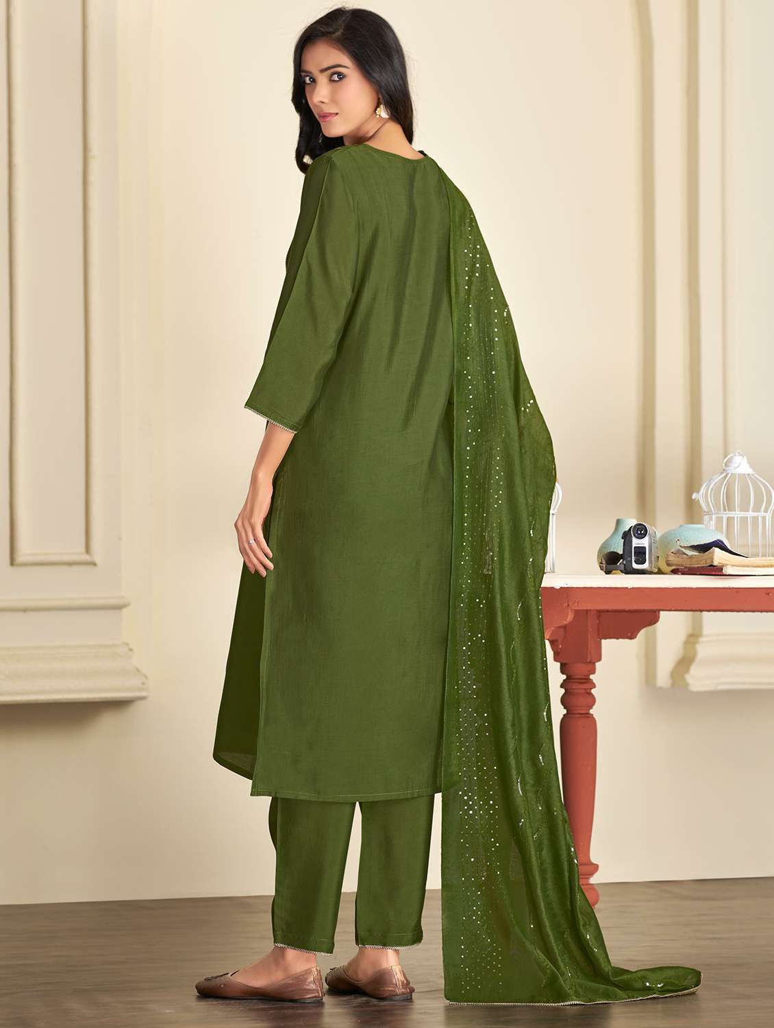 women self design green suit set - 22453941 -  Standard Image - 4