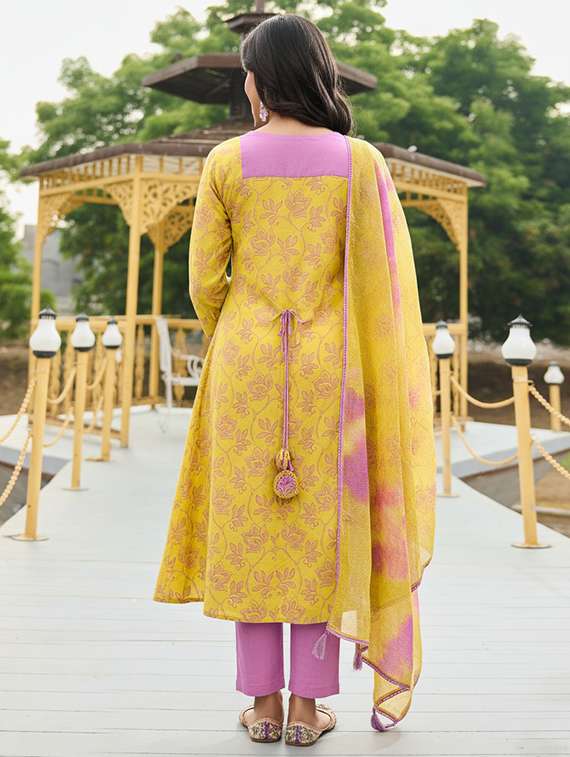 Women Floral Mustard Suit Set - 22453987 -  Standard Image - 4
