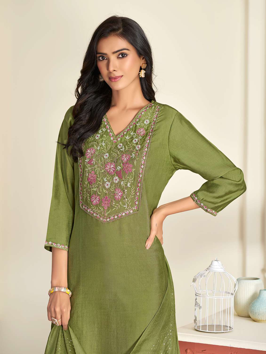 women green suit set - 22454013 -  Standard Image - 1