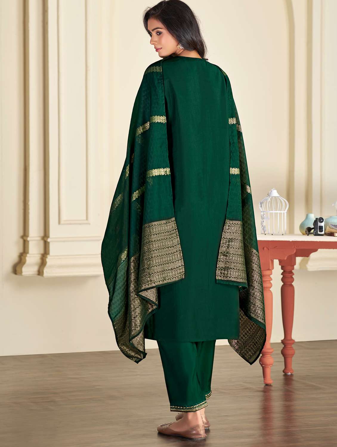 women green suit set - 22454017 -  Standard Image - 4