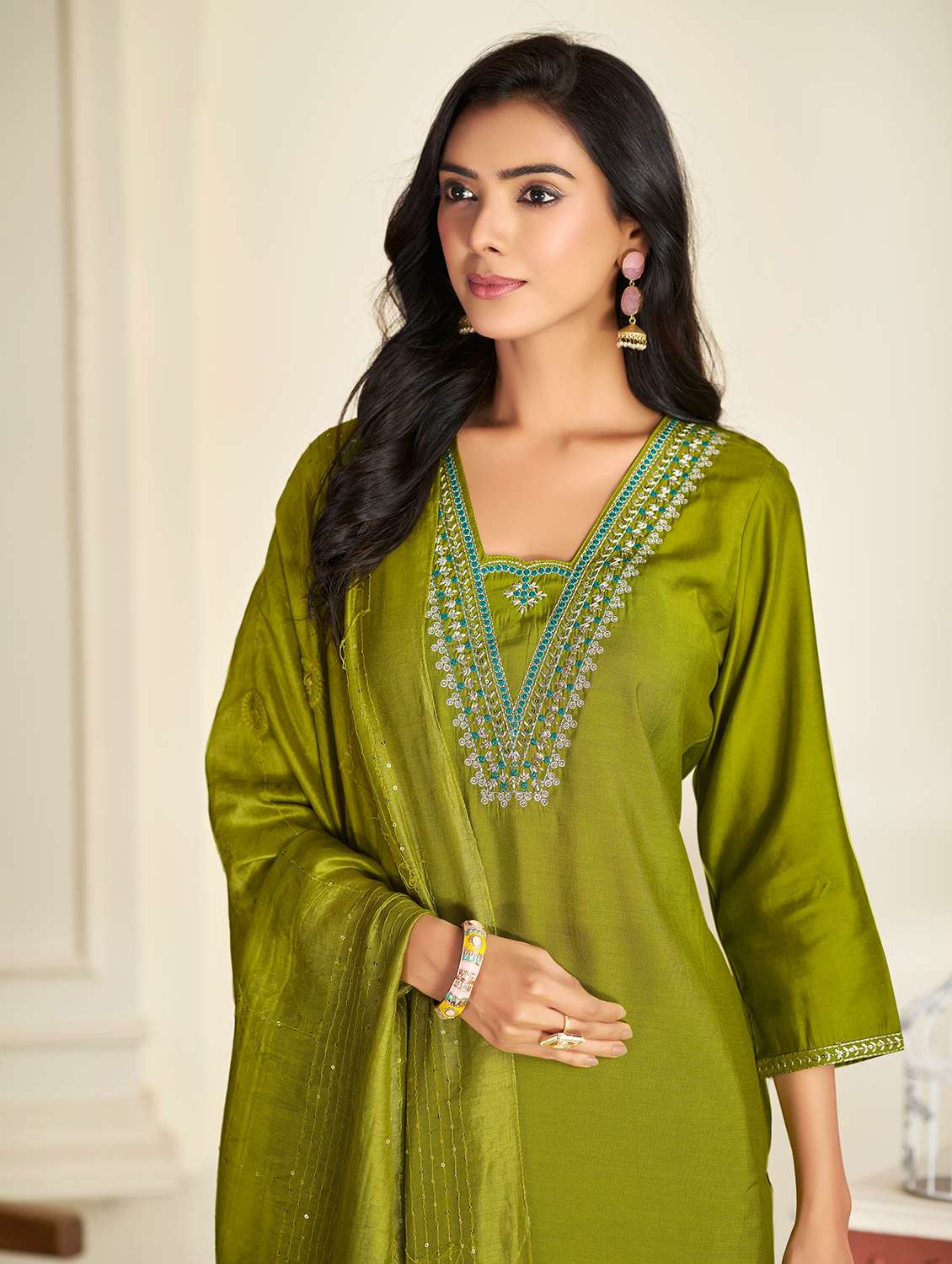 women green suit set - 22454024 -  Standard Image - 1