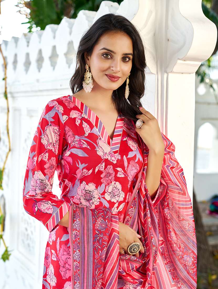 women floral three quarter sleeve kurta pant with dupatta set - 22454107 -  Standard Image - 1