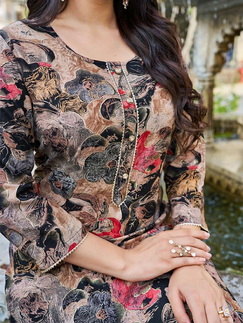 Women Printed Three Quarter Sleeve Kurta Pant Set - 22454123 -  Standard Image - 1