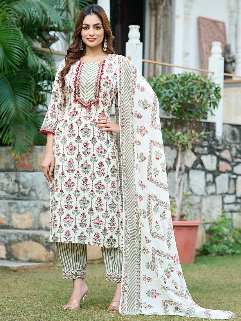 women printed three quarter sleeve kurta salwar with dupatta set