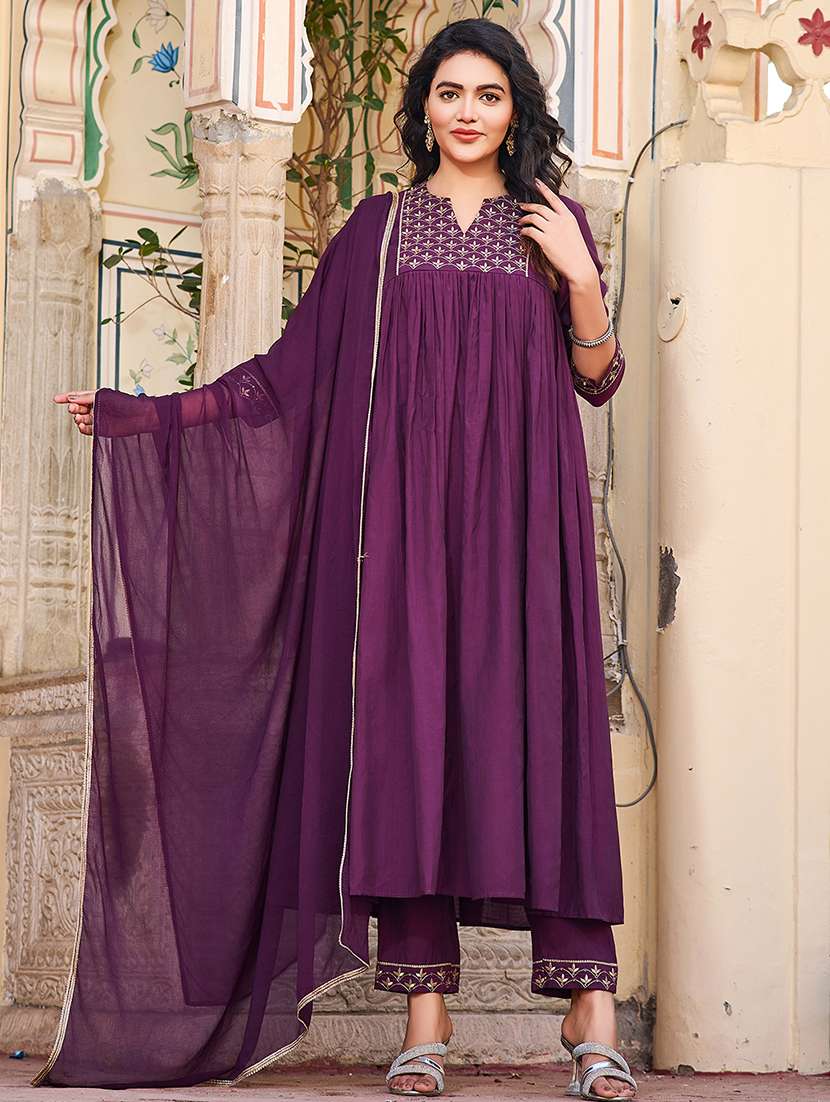 women solid with work three quarter sleeve kurta pant with dupatta set