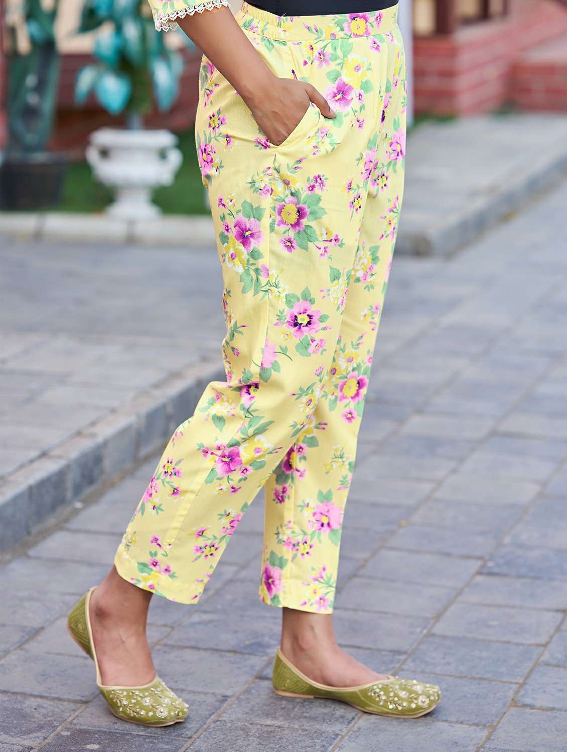 Women Printed Three Quarter Sleeve Kurta Pant With Dupatta Set - 22454185 -  Standard Image - 4