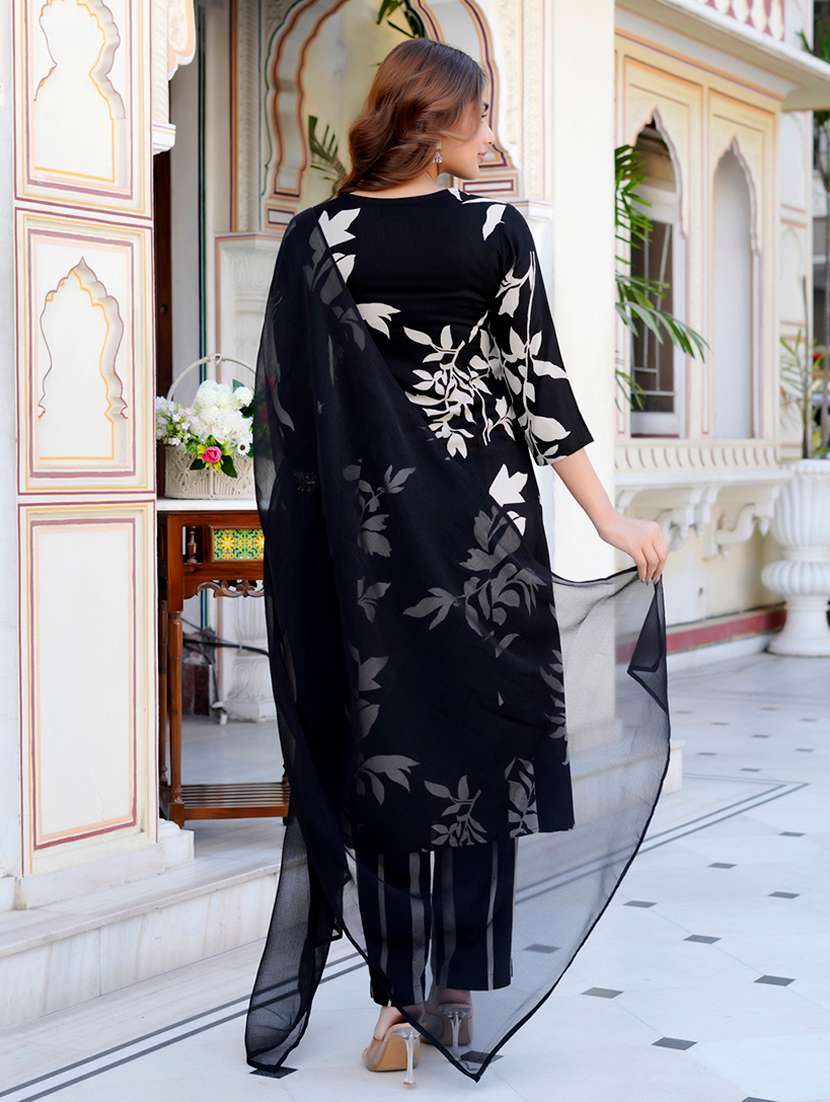 Women Printed Three Quarter Sleeve Kurta Pant With Dupatta Set - 22454276 -  Standard Image - 4