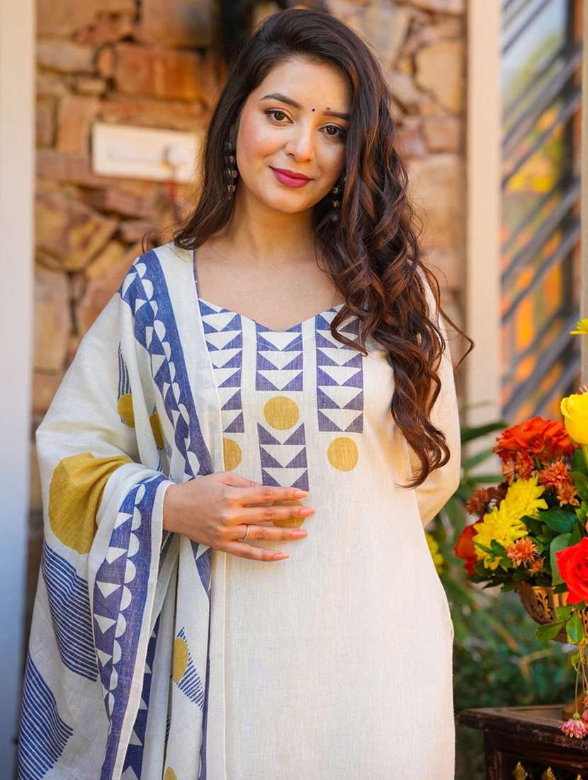women white silk blend straight kurta - 22455537 -  Standard Image - 1