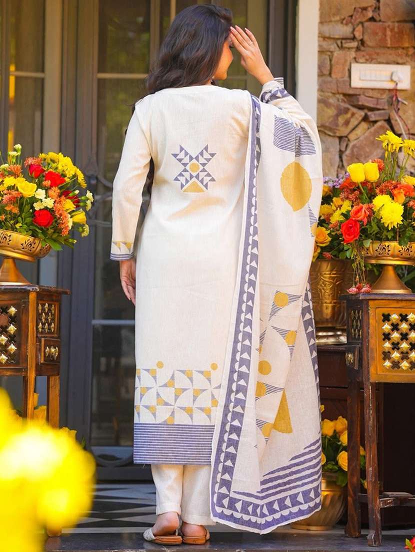 women white silk blend straight kurta - 22455537 -  Standard Image - 4