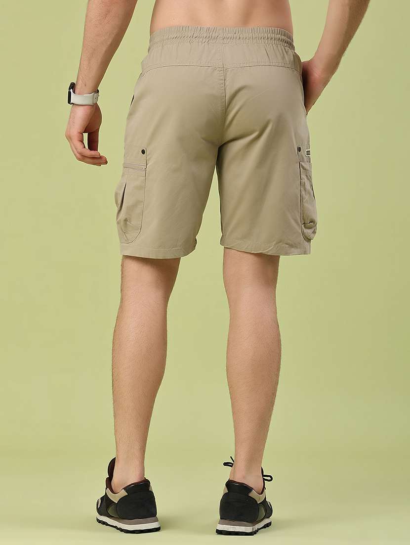 men solid mid rise regular fit cargo shorts - 22458094 -  Standard Image - 4