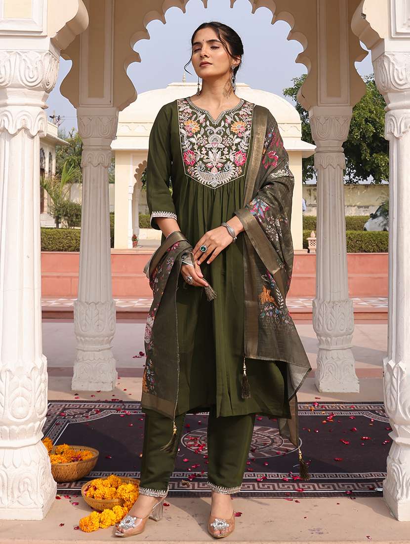 Women Green Kurta Pant Set - 22460972 -  Standard Image - 1