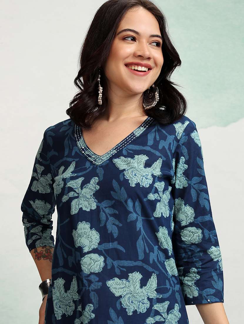women floral three quarter sleeve straight kurta - 22462170 -  Standard Image - 1