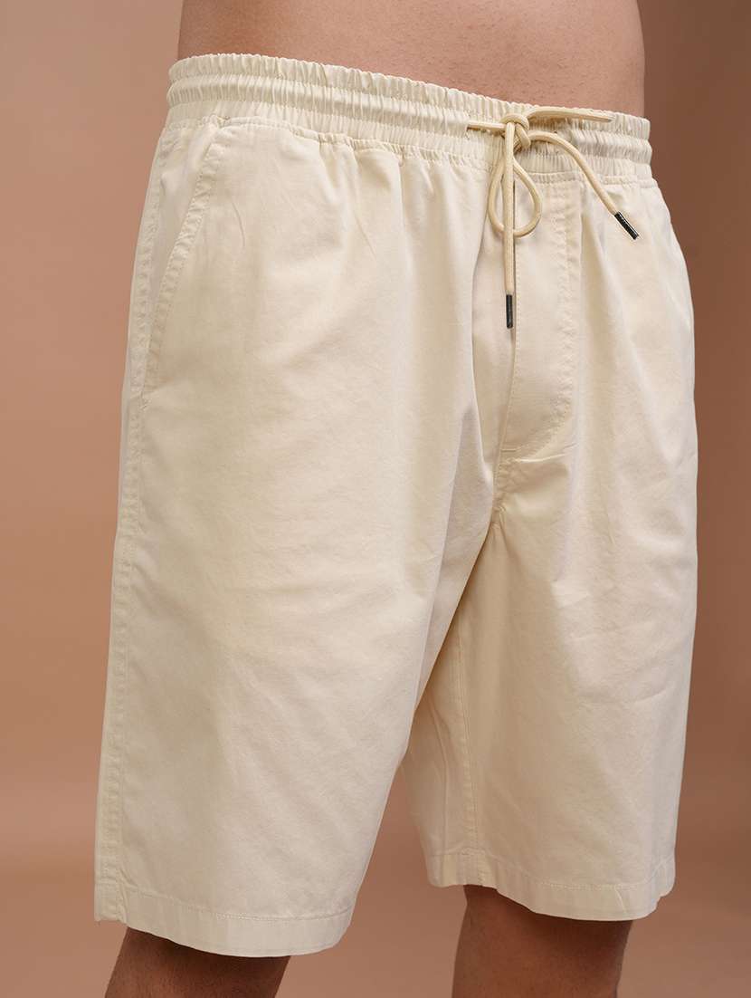 men solid mid rise regular fit shorts - 22462177 -  Standard Image - 1