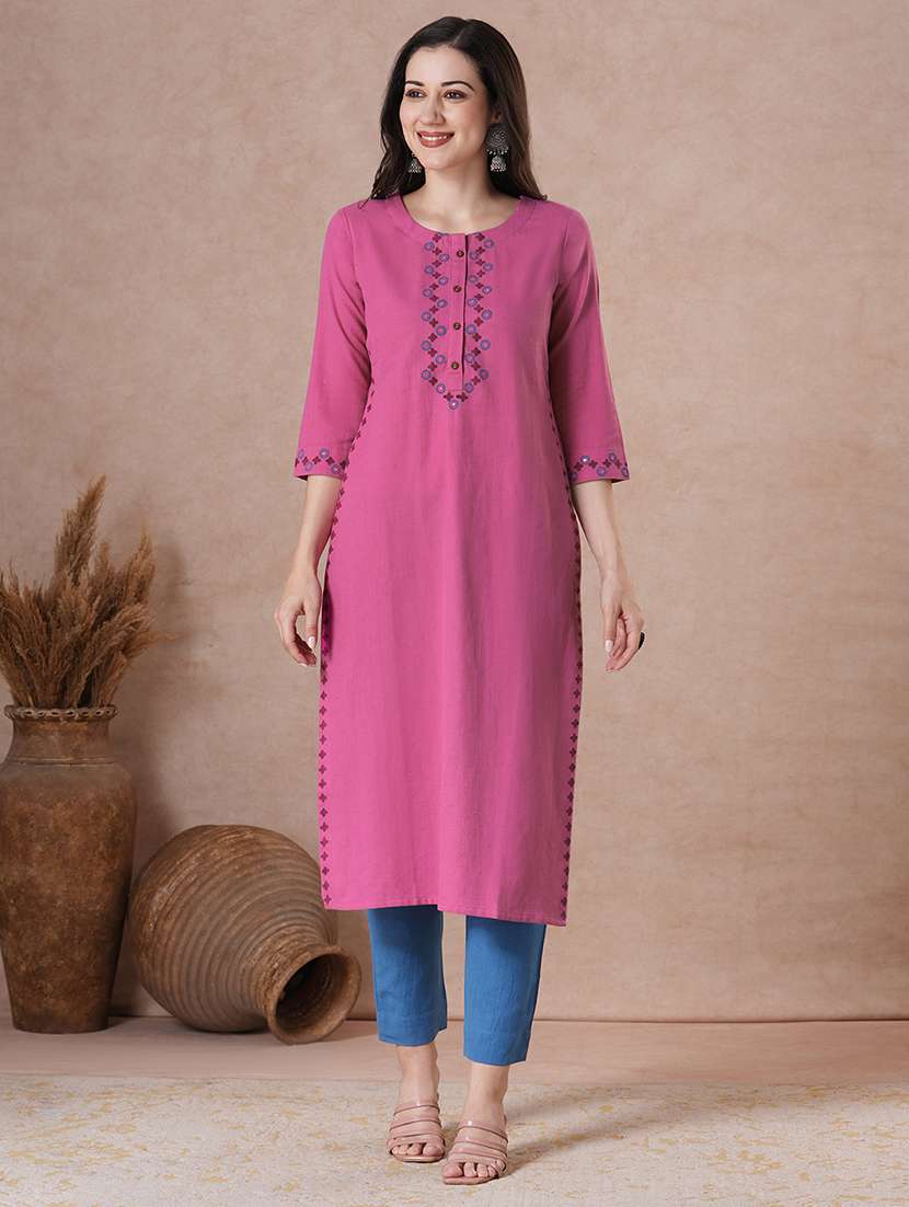 women three quarter sleeve straight kurta