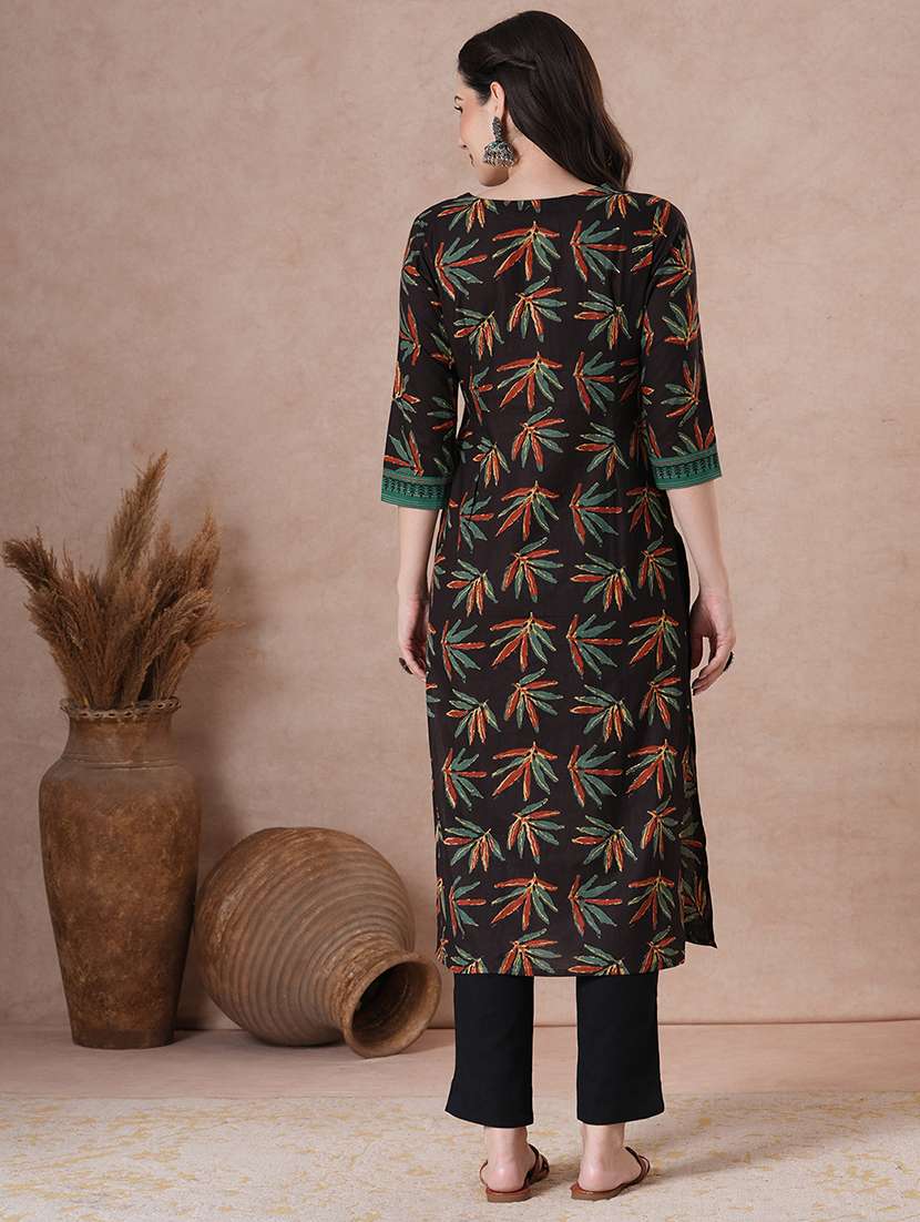 women three quarter sleeve straight kurta - 22463495 -  Standard Image - 4